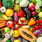 Buntes Gemüse und Obst für Fastentage