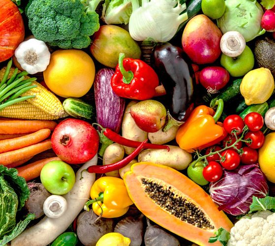 Buntes Gemüse und Obst für Fastentage